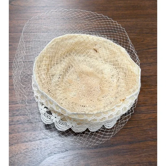 Vintage Cream Satin Pillbox Hat White Lace Birdcage Veil Bridal Wedding - Picture 11 of 13